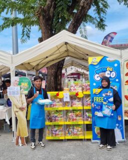 Hai Warga Kelate! Pakat mari meriahkan booth Captain Dolphin! π¬π*
π Tempat: Perkarangan Stadium Sultan Muhammad IV, Kota Bharu 
π
 Tarikh: 3, 4, 5 & 6 Julai 2025 
π Masa: 1.00pm β 12.00am 
Jange lepah peluang ni! Mari rasa sampel percuma dan rebut produk Captain Dolphin dengan harga istimewa! Jumpa demo di sana! π